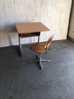 Ensemble bureau et chaise d'école Embru 1960s en bois marron et métal gris — set de 2