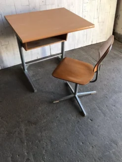 Ensemble bureau et chaise d'école Embru 1960s en bois marron et métal gris — set de 2