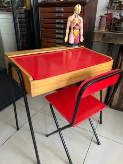 Ensemble bureau et chaise enfant rouge vintage
