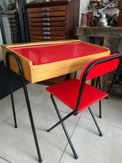 Ensemble bureau et chaise enfant rouge vintage