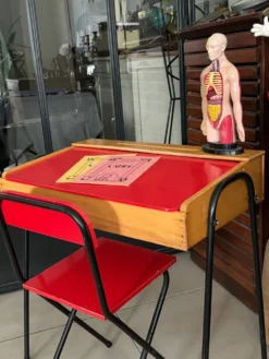 Ensemble bureau et chaise enfant rouge vintage