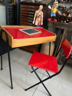 Ensemble bureau et chaise enfant rouge vintage