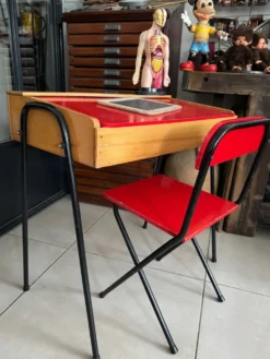 Ensemble bureau et chaise enfant rouge vintage