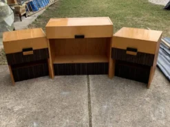 Ensemble coiffeuse et 2 tables de chevet mid-century marron et noir en laque