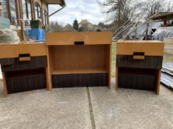 Ensemble coiffeuse et 2 tables de chevet mid-century marron et noir en laque