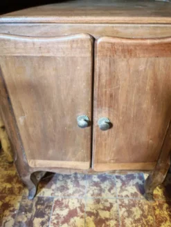 Ensemble composé de petit bureau scriban et sa chaise ancienne