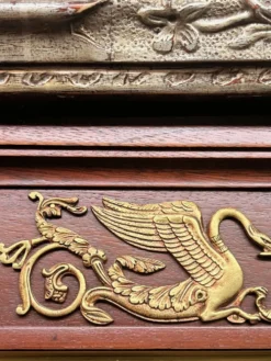 Ensemble console et miroir de style Empire.