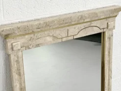 Ensemble console et miroir des années 80 en marqueterie de pierre et laiton