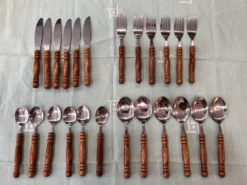 Ensemble couverts en bois vintage