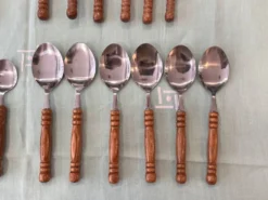 Ensemble couverts en bois vintage