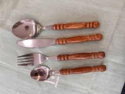 Ensemble couverts en bois vintage