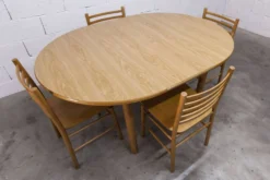 Ensemble Danois table transformable 114 cm /154 + 4 chaises moderniste 1970