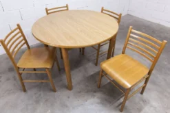 Ensemble Danois table transformable 114 cm /154 + 4 chaises moderniste 1970