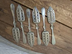 Ensemble de 6 anciennes cuillères à absinthe Combault