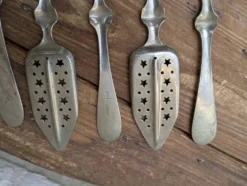 Ensemble de 6 anciennes cuillères à absinthe Combault