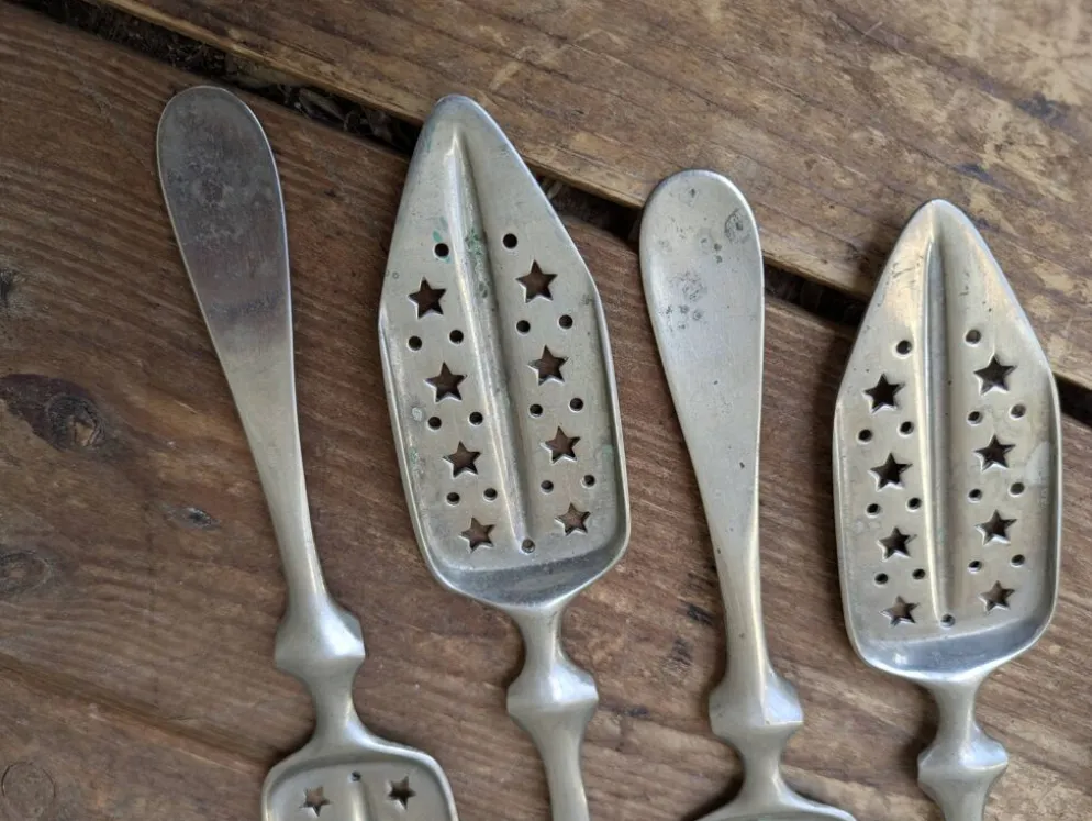 Ensemble de 6 anciennes cuillères à absinthe Combault