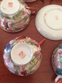 Ensemble de 8 anciennes tasses porcelaine fine japon et 2 sous tasses