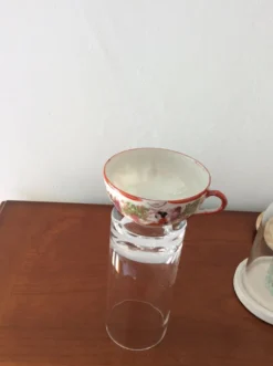 Ensemble de 8 anciennes tasses porcelaine fine japon et 2 sous tasses