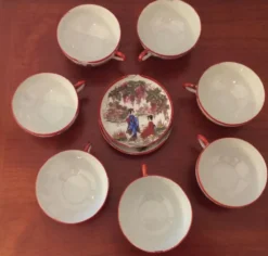 Ensemble de 8 anciennes tasses porcelaine fine japon et 2 sous tasses