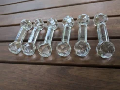 Ensemble de 6 anciens porte-couteaux en verre ou cristal à pointes de diamant