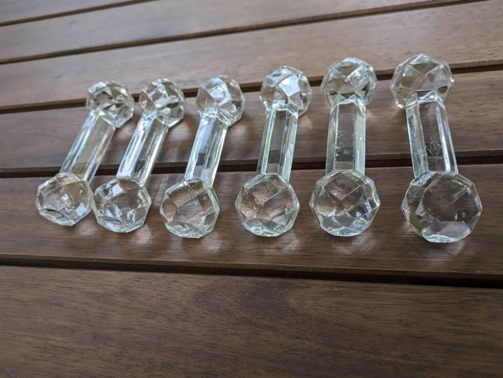 Ensemble de 6 anciens porte-couteaux en verre ou cristal à pointes de diamant