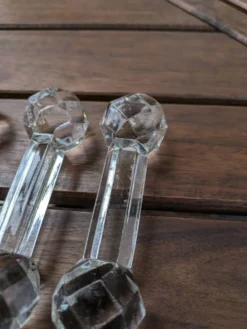 Ensemble de 6 anciens porte-couteaux en verre ou cristal à pointes de diamant