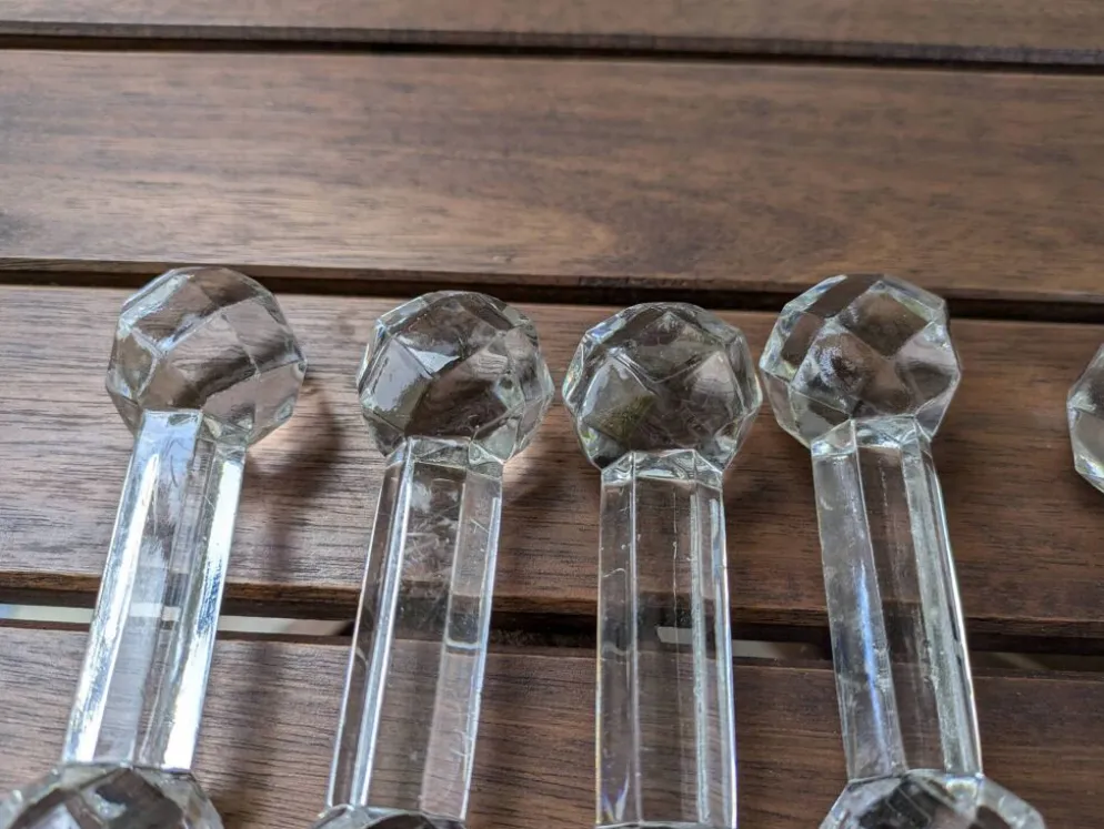 Ensemble de 6 anciens porte-couteaux en verre ou cristal à pointes de diamant