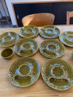 Ensemble de 8 assiettes à asperges et 2 bols de Gien