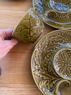 Ensemble de 8 assiettes à asperges et 2 bols de Gien