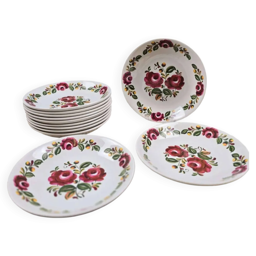 Ensemble de 12 assiettes creuses Moulin des Loups Ottawa – Fleurs bordeaux