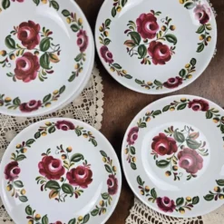 Ensemble de 12 assiettes creuses Moulin des Loups Ottawa – Fleurs bordeaux