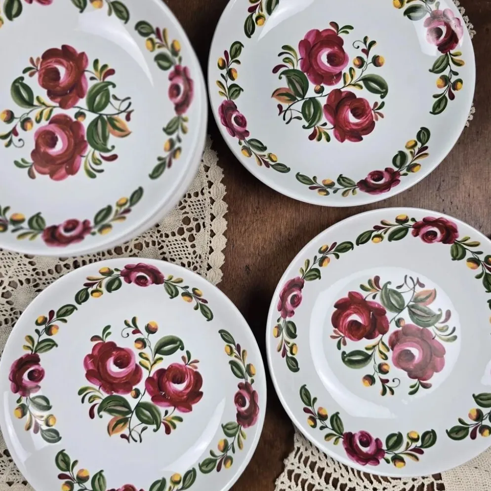 Ensemble de 12 assiettes creuses Moulin des Loups Ottawa – Fleurs bordeaux