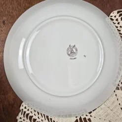Ensemble de 12 assiettes creuses Moulin des Loups Ottawa – Fleurs bordeaux