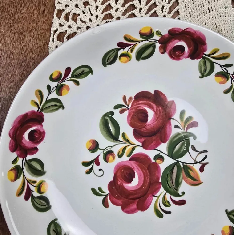 Ensemble de 12 assiettes creuses Moulin des Loups Ottawa – Fleurs bordeaux