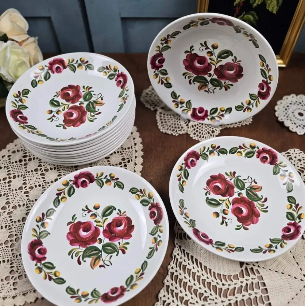 Ensemble de 12 assiettes creuses Moulin des Loups Ottawa – Fleurs bordeaux