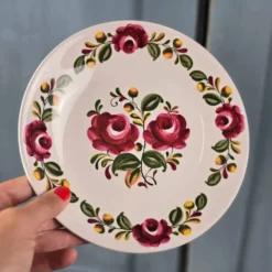 Ensemble de 12 assiettes creuses Moulin des Loups Ottawa – Fleurs bordeaux