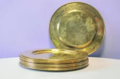 Ensemble de 11 assiettes de service en laiton vintage