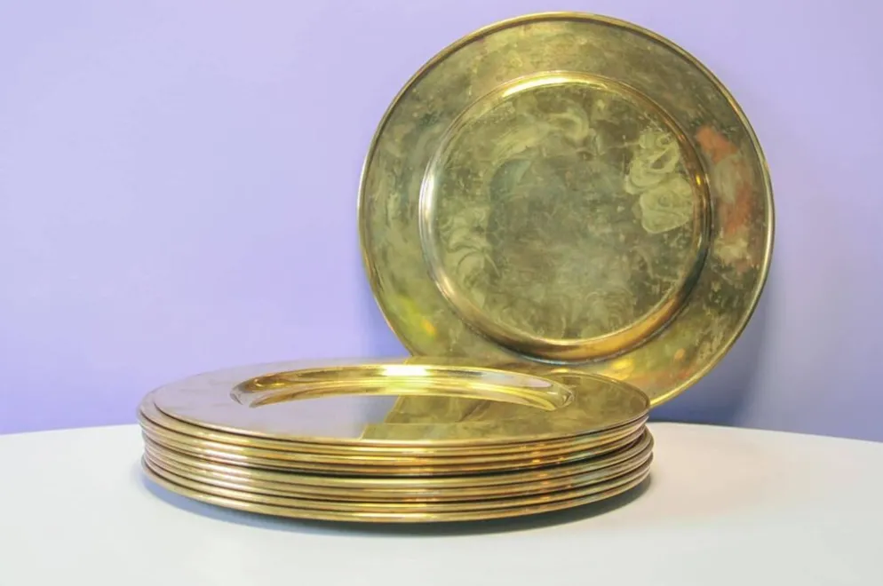 Ensemble de 11 assiettes de service en laiton vintage