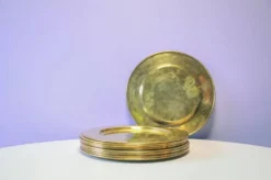 Ensemble de 11 assiettes de service en laiton vintage