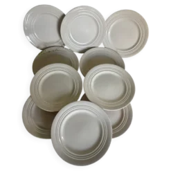 Ensemble de 10 assiettes à dessert anciennes en faïence rose pâle