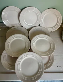 Ensemble de 10 assiettes à dessert anciennes en faïence rose pâle