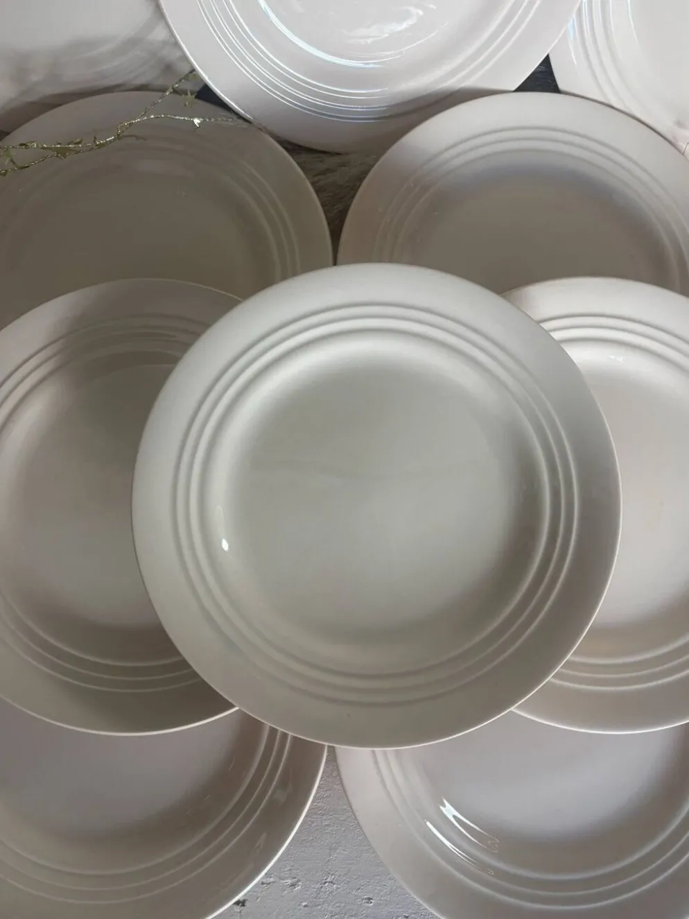Ensemble de 10 assiettes à dessert anciennes en faïence rose pâle