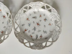 Ensemble de 4 assiettes fleuries ajourées