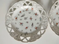 Ensemble de 4 assiettes fleuries ajourées