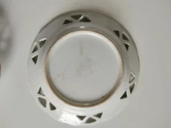 Ensemble de 4 assiettes fleuries ajourées