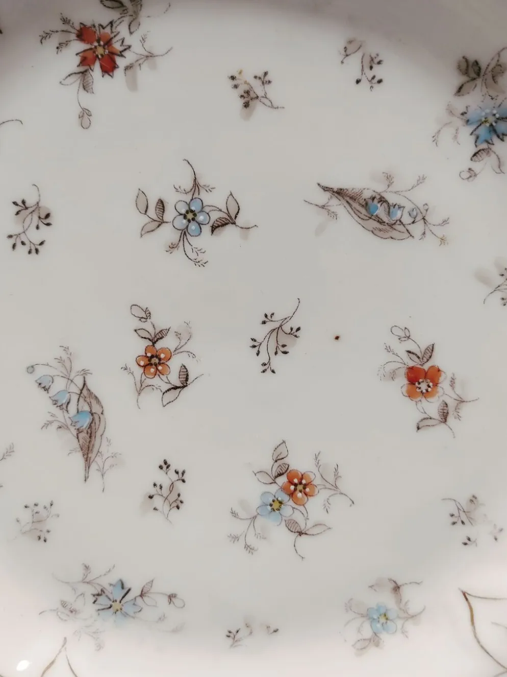Ensemble de 4 assiettes fleuries ajourées