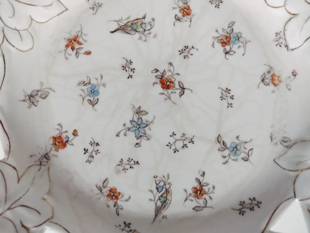 Ensemble de 4 assiettes fleuries ajourées