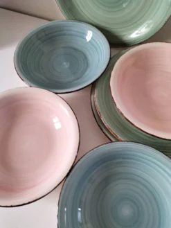 Ensemble de 7 assiettes plates et creuses vintage