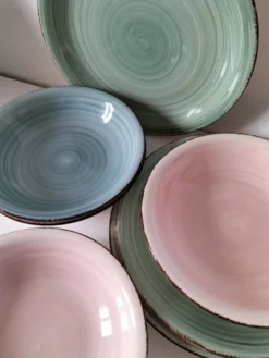 Ensemble de 7 assiettes plates et creuses vintage