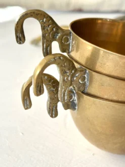 Ensemble de bol à punch en laiton avec 12 tasses, louche – Vintage français des années 50